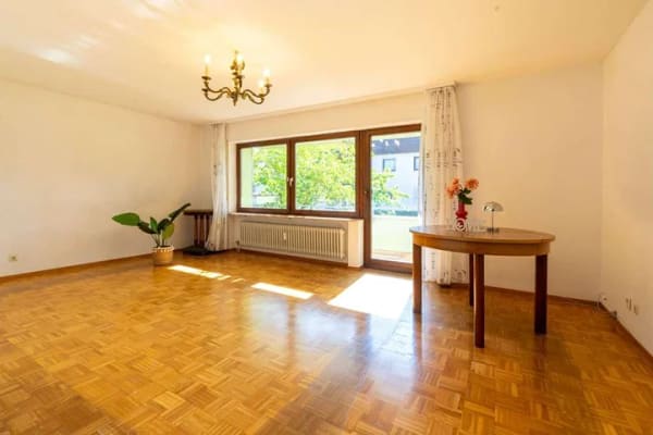 Immobilie in Waldenburg - 4+1! 4-Zimmer Familienwohnung mit zusätzlichem Hobbyzimmer in Waldenburg. Kurzfristig beziehbar - Bild 0