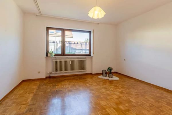Immobilie in Waldenburg - 4+1! 4-Zimmer Familienwohnung mit zusätzlichem Hobbyzimmer in Waldenburg. Kurzfristig beziehbar - Bild 1