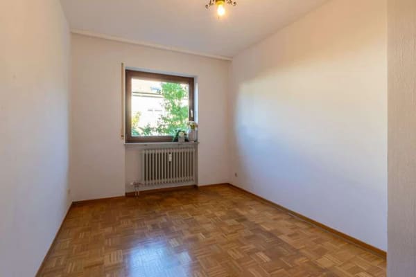 Immobilie in Waldenburg - 4+1! 4-Zimmer Familienwohnung mit zusätzlichem Hobbyzimmer in Waldenburg. Kurzfristig beziehbar - Bild 2