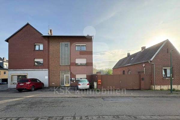 Immobilie in Hürth - Immobilienpaket: Mehrfamilienhaus mit 5 Wohnungen & Kiosk + weiteres Einfamilienhaus in Hürth! - Bild 0
