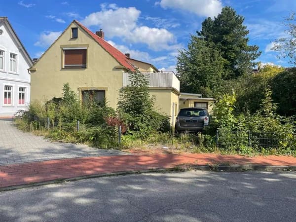 Immobilie in Brake - Sanierungsbedürftige Doppelhaushälfte, ideal für Handwerker - Bild 1