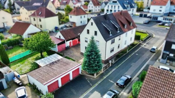 Immobilie in Bergrheinfeld - Viel Raum für Ihre Ideen – Großzügiges Dreiparteienhaus mit Garten, Garagen und Potenzial - Bild 0