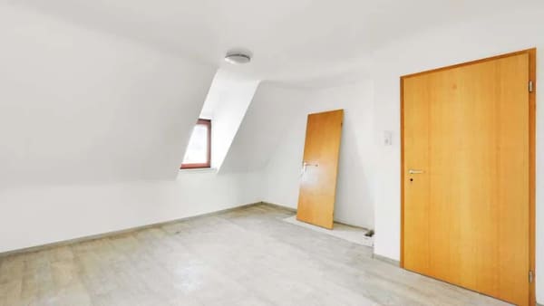 Immobilie in Bergrheinfeld - Viel Raum für Ihre Ideen – Großzügiges Dreiparteienhaus mit Garten, Garagen und Potenzial - Bild 4
