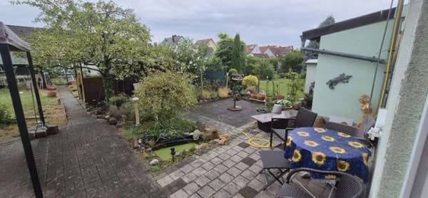 Immobilie in Eggenstein-Leopoldshafen - Wohn/Geschäftshaus mit freist. Vorderhaus auf großem Grundstück - Bild 1