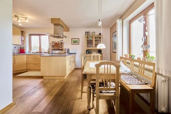 Immobilie in Igling - Traumhafte Maisonettewohnung:
Zwei Ebenen, zwei Bäder, Garten & Garage - Bild 2