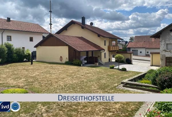 Immobilie in Waldkirchen - SONNIGE DREISEITHOFSTELLE MIT ZWEI 
WOHNHÄUSERN UND HALLE

 - Bild 0
