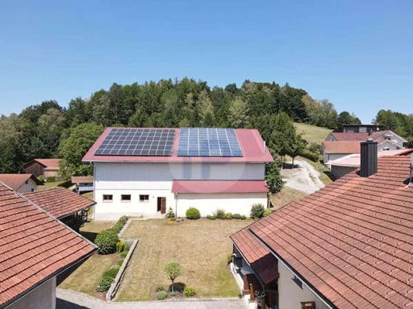 Immobilie in Waldkirchen - SONNIGE DREISEITHOFSTELLE MIT ZWEI 
WOHNHÄUSERN UND HALLE

 - Bild 1