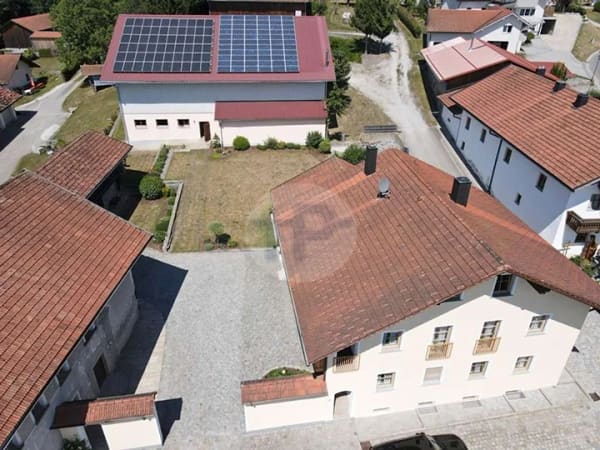 Immobilie in Waldkirchen - SONNIGE DREISEITHOFSTELLE MIT ZWEI 
WOHNHÄUSERN UND HALLE

 - Bild 2