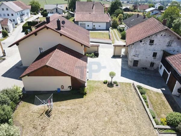 Immobilie in Waldkirchen - SONNIGE DREISEITHOFSTELLE MIT ZWEI 
WOHNHÄUSERN UND HALLE

 - Bild 3