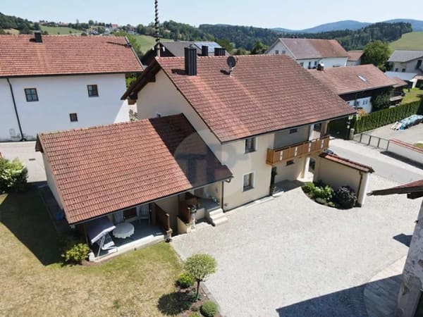 Immobilie in Waldkirchen - SONNIGE DREISEITHOFSTELLE MIT ZWEI 
WOHNHÄUSERN UND HALLE

 - Bild 4