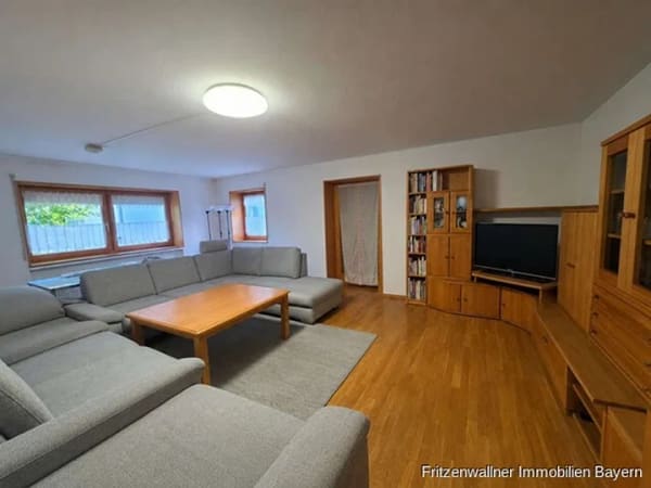 Immobilie in Fischach - Provisionsfrei - Familienfreundliches Zuhause mit großzügigem Platzangebot und schönem Garten - Bild 3