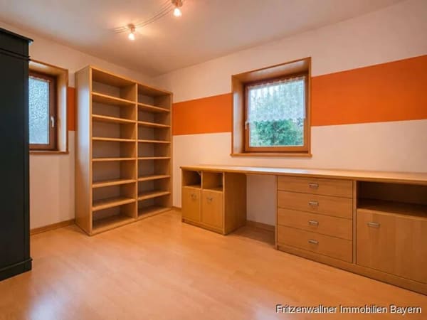 Immobilie in Fischach - Provisionsfrei - Familienfreundliches Zuhause mit großzügigem Platzangebot und schönem Garten - Bild 4