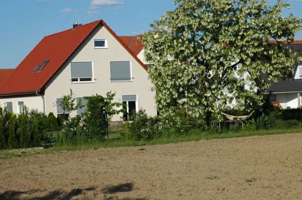 Immobilie in Gransee - 1 - 2-FamHaus: 5 Min zum Einkaufen, 10 Min in den Wald, 20 Min zum Badesee, 40 Minuten nach Berlin - Bild 1