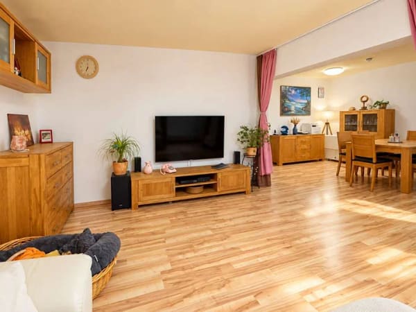Immobilie in Renningen - Großzügige 4,5-Zimmer-Wohnung mit zwei Balkonen im Herzen von Renningen - Bild 2