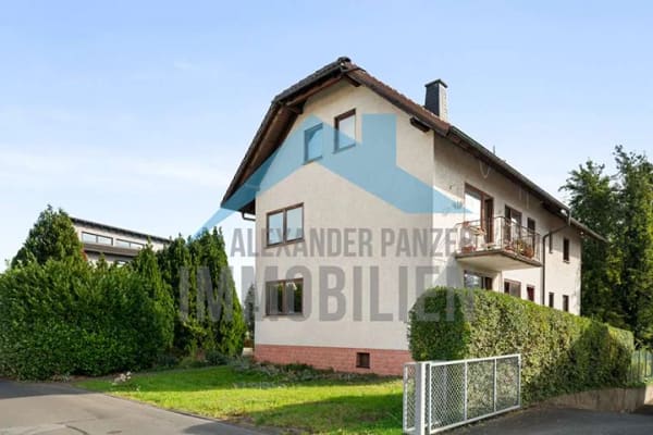 Immobilie in Vellmar - Zweifamilienhaus mit Potenzial zum Dreifamilienhaus und großem Grundstück in Vellmar! - Bild 0