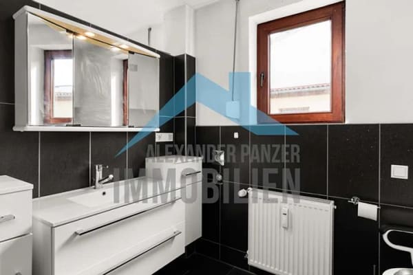 Immobilie in Vellmar - Zweifamilienhaus mit Potenzial zum Dreifamilienhaus und großem Grundstück in Vellmar! - Bild 2