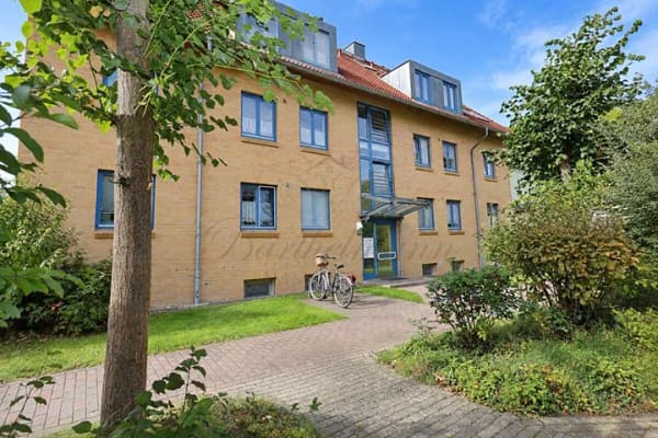 Immobilie in Machern - Helle 3-Zimmer-Dachgeschosswohnung auf 2 Ebenen mit Loggia & Carport – vermietet für Kapitalanleger - Bild 1