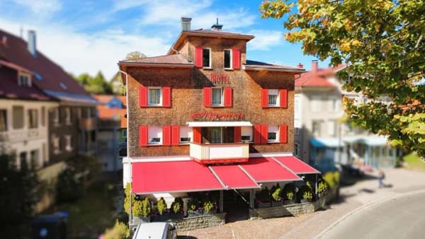 Immobilie in Scheidegg - Ein Stück Ortsgeschichte! Gepflegte Pension im Herzen von Scheidegg - Bild 0