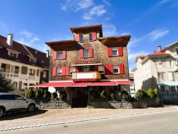 Immobilie in Scheidegg - Ein Stück Ortsgeschichte! Gepflegte Pension im Herzen von Scheidegg - Bild 1