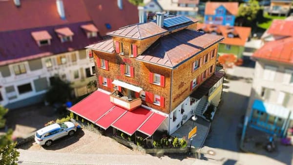 Immobilie in Scheidegg - Ein Stück Ortsgeschichte! Gepflegte Pension im Herzen von Scheidegg - Bild 3