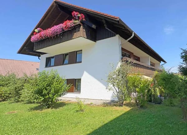 Immobilie in Oy-Mittelberg - Gepflegte 3-Zimmer-Wohnung mit Südbalkon, herrlichem Bergblick und Tiefgaragenstellplatz im Allgäu - Bild 0