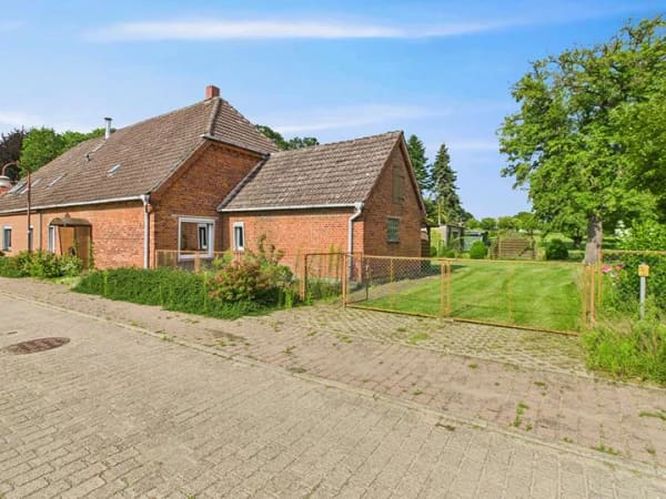 Immobilie in Gadebusch - Doppelhaushälfte mit Ausbaureserve und XXL-Grundstück – Sanierung - Bild 0