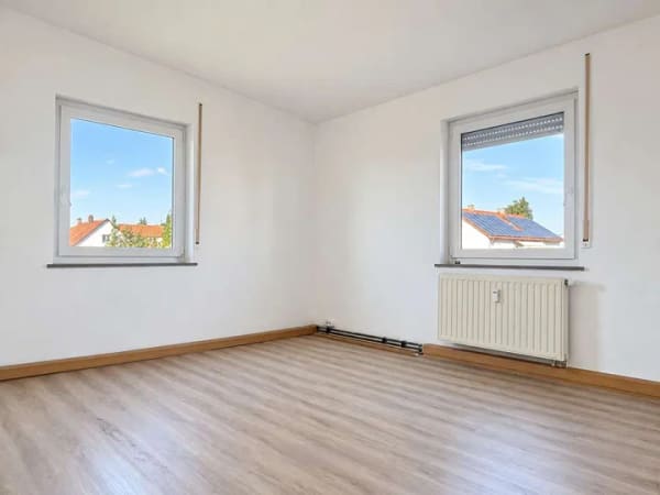 Immobilie in Wassertrüdingen - Zweifamilienhaus mit großem Grundstück, zwei Garagen und Ausbaupotenzial in Wassertrüdingen - Bild 4