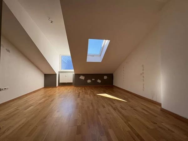 Immobilie in Garmisch-Partenkirchen - Lichtdurchflutete 4-Zimmer-Dachgeschosswohnung mit 125 m² und 2 Bädern in Garmisch - Bild 3