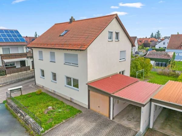 Immobilie in Speichersdorf - Top gepflegtes MFH mit 3 Parteien im Herzen von Speichersdorf - Bild 1