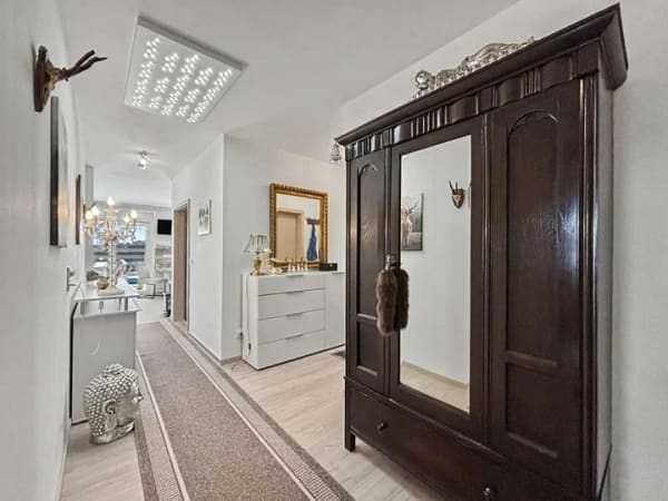 Immobilie in Amöneburg - Wohnen und Arbeiten in Roßdorf – exklusiver Bungalow mit Halle, Pool und ca. 2.929 m² Grundstück - Bild 3