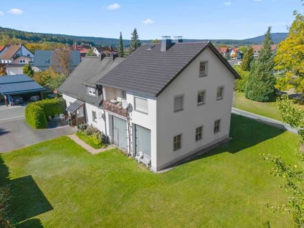 Immobilie in Mehlmeisel - Potenzialstarkes Mehrfamilienhaus mit großer Halle in idyllischer Lage von Mehlmeisel - Bild 1