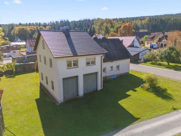Immobilie in Mehlmeisel - Potenzialstarkes Mehrfamilienhaus mit großer Halle in idyllischer Lage von Mehlmeisel - Bild 3