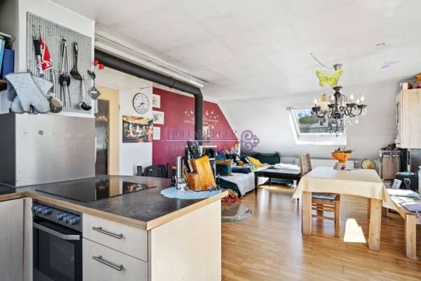 Immobilie in Wenzenbach - Helle 3-Zimmer-Dachgeschosswohnung mit Balkon, Gartenanteil und Außenstellplatz! - Bild 4