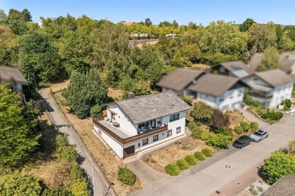 Immobilie in Hadamar - Charmantes freistehendes Einfamilienhaus mit großem Grundstück in ruhiger Lage - Hadamar - Bild 2