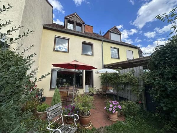 Immobilie in Kleinostheim - Familienfreundliches Reihenmittelhaus mit eigenem Garten, Terrasse und Garage in Kleinostheim - Bild 0