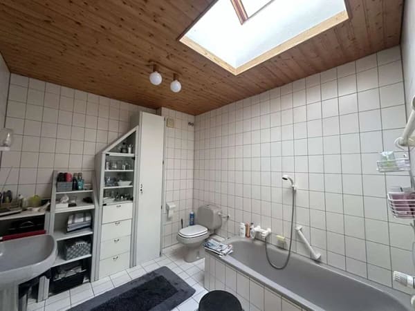 Immobilie in Kleinostheim - Familienfreundliches Reihenmittelhaus mit eigenem Garten, Terrasse und Garage in Kleinostheim - Bild 2
