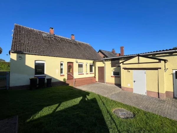 Immobilie in Grammentin - Sofort nutzbar: Solides Einfamilienhaus - Einbauküche - Kachelöfen - Nebengebäude - Carport.... - Bild 1