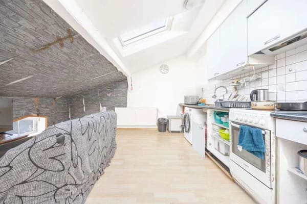 Immobilie in Gars am Inn - Vermietete 3-Zimmer-Dachgeschosswohnung mit großzügigem Wohn- und Essbereich - Bild 1