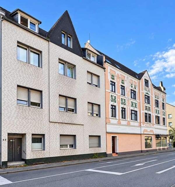 Immobilie in Hilden - Großzügige Altbauwohnung mit Balkon und flexiblem Grundriss in Hilden - Bild 0