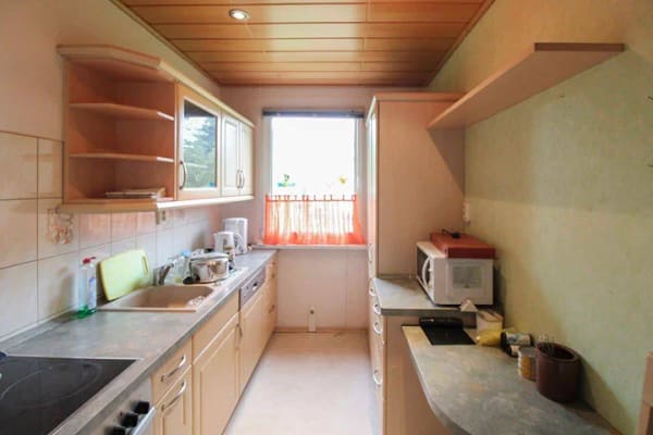Immobilie in Halle (Saale) - Sanierungsbedarf - ehem. DDR-Bau - 4 Zimmer mit 3.555 m² Grundstück - Direkt an der B 100 - Bild 3