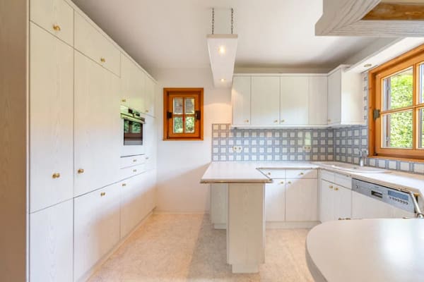 Immobilie in Feldafing - AIGNER - Freistehendes Einfamilienhaus mit schönem Garten in guter Lage von Feldafing - Bild 2