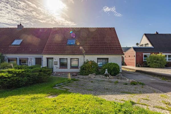 Immobilie in Schleswig - Zweifamilienhaus mit großem Grundstück – viel Platz für neue Geschichten - Bild 1