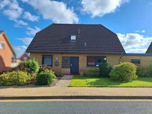Immobilie in Heide - Großzügiges Familienglück - modernisiertes Zuhause mit Traumgarten und Garage - Bild 0