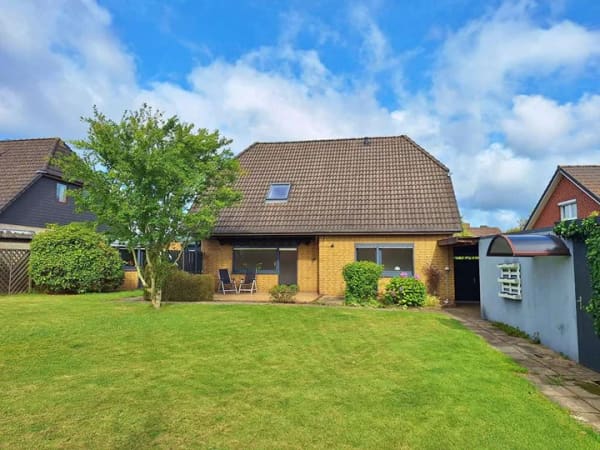 Immobilie in Heide - Großzügiges Familienglück - modernisiertes Zuhause mit Traumgarten und Garage - Bild 3