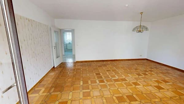 Immobilie in Hallbergmoos - Freistehendes Zweifamilienhaus mit viel Potenzial und großzügigem Raumangebot - Bild 2