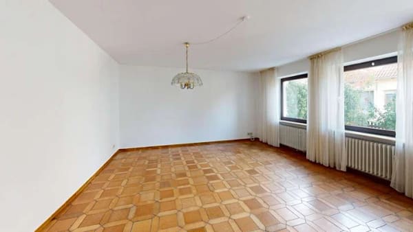 Immobilie in Hallbergmoos - Freistehendes Zweifamilienhaus mit viel Potenzial und großzügigem Raumangebot - Bild 4