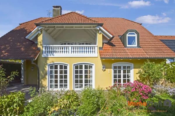 Immobilie in Friedberg - Außergewöhnliches Ein-/Zweifamilienhaus mit Charakter und Großzügigkeit in ruhiger und guter Lage - Bild 0