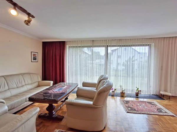 Immobilie in Kronach - Mehr Raum für mehr Leben - Großzügiges Haus mit Potenzial für Mehrgenerationenwohnen - Bild 2