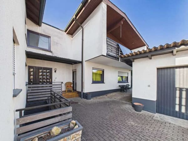 Immobilie in Bretten - Zweifamilienhaus mit Gartenglück | Bretten - Bild 1
