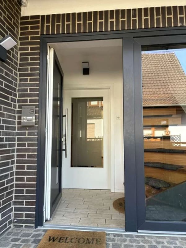 Immobilie in Wagenfeld - Umfangreich modernisiertes Zweifamilienhaus in zentraler Lage von Wagenfeld  - Bild 1